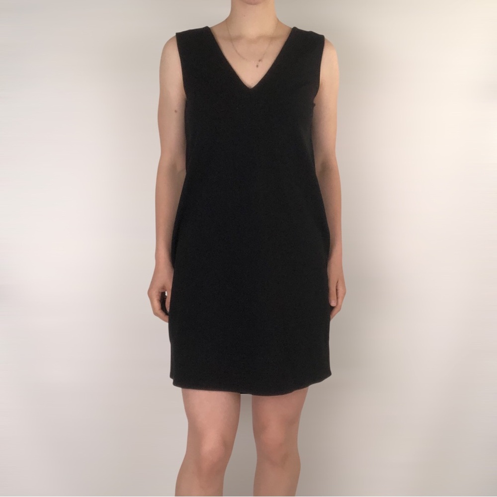 Diane Von Furstenberg Mini Vneck Dress Black Size 4 Topstitching Minimalist